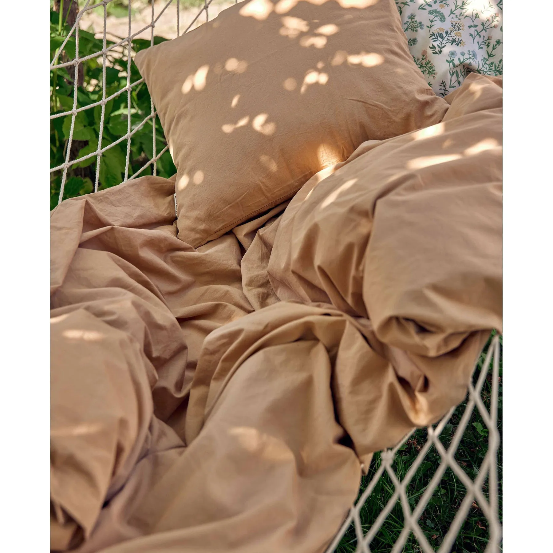 Dear April Junior Bedding - 100x140 / 40x45cm - Sandy Feet