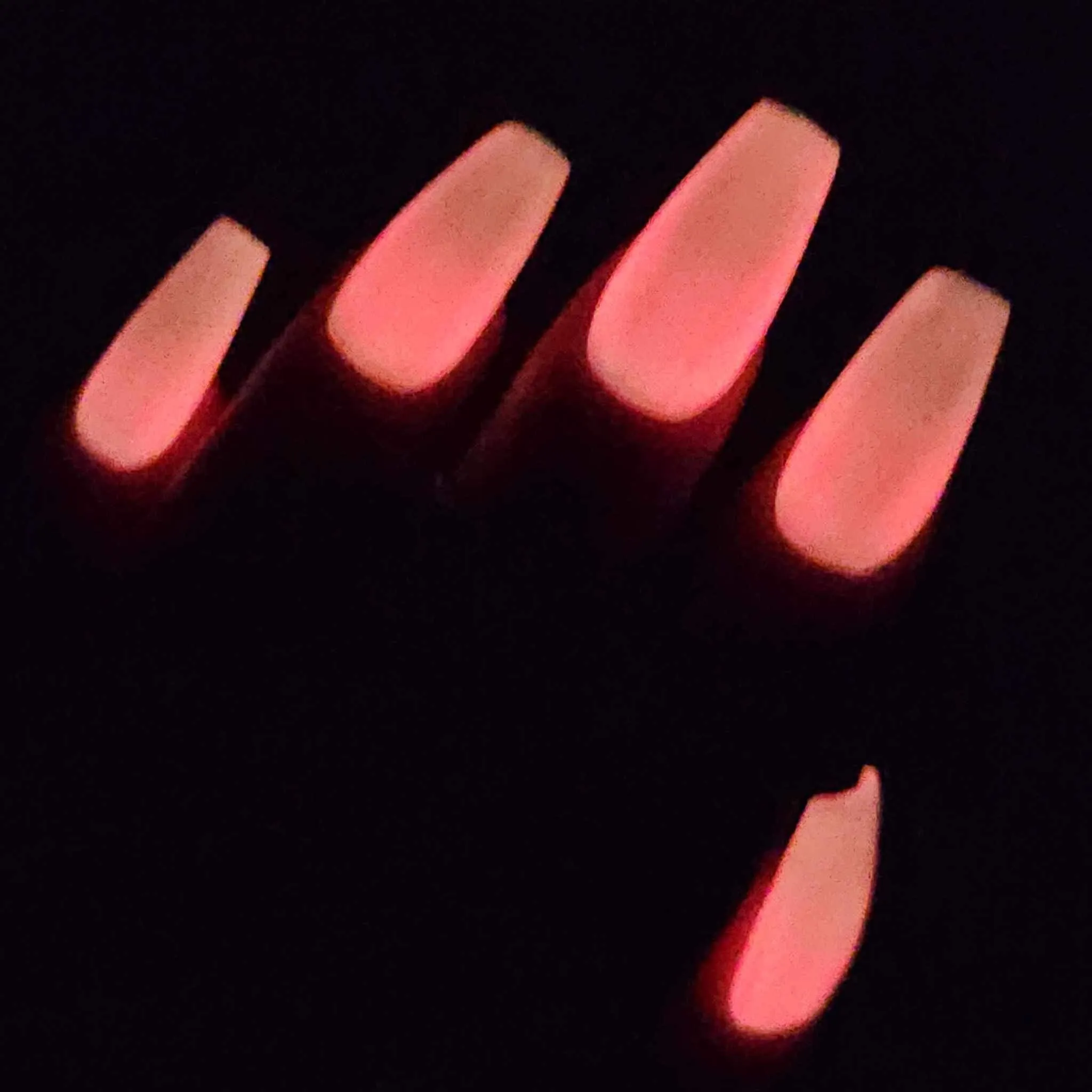 Glow Lips- Glow Gel Polish