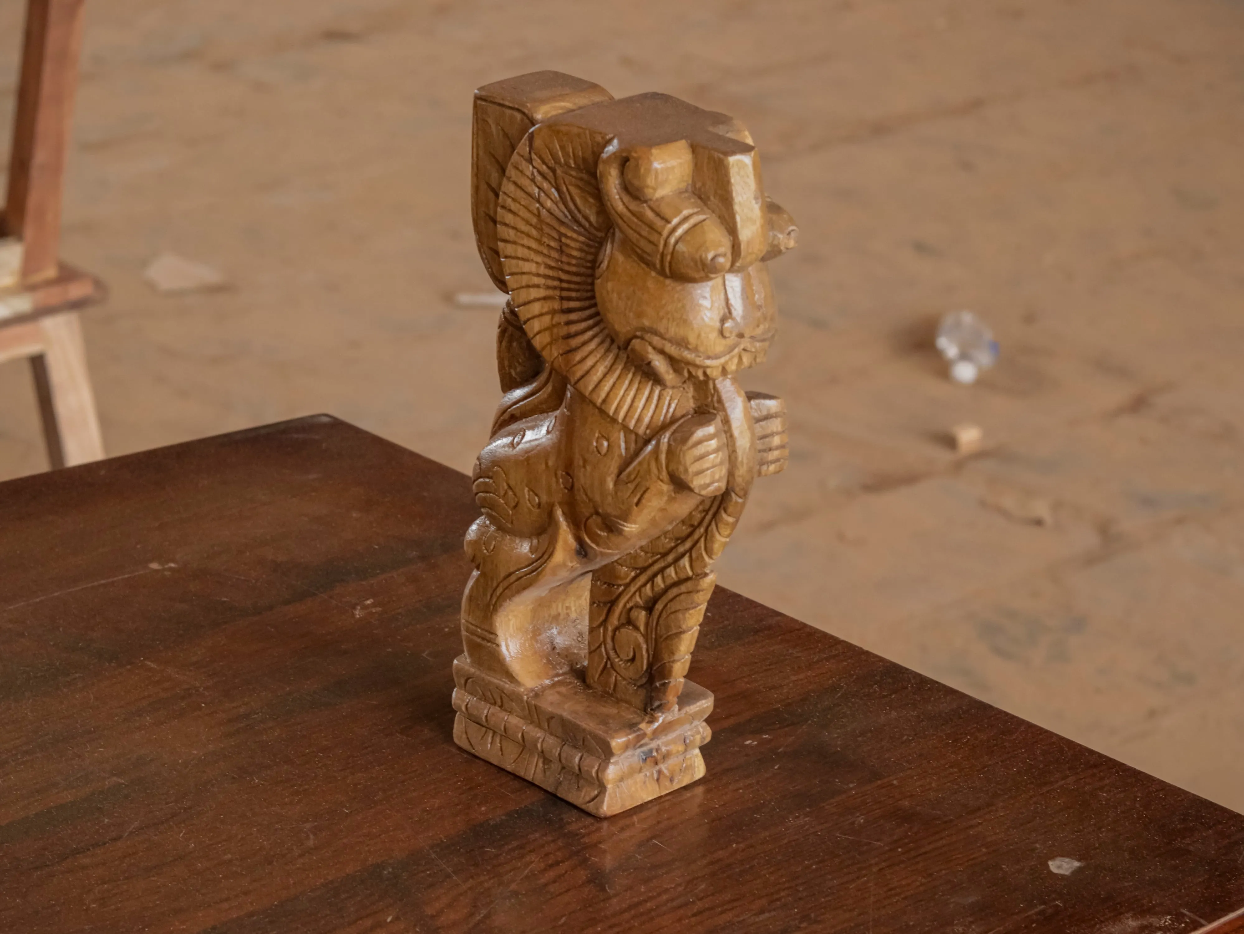 Solid wood Detailed Carved Yali Door Bracket