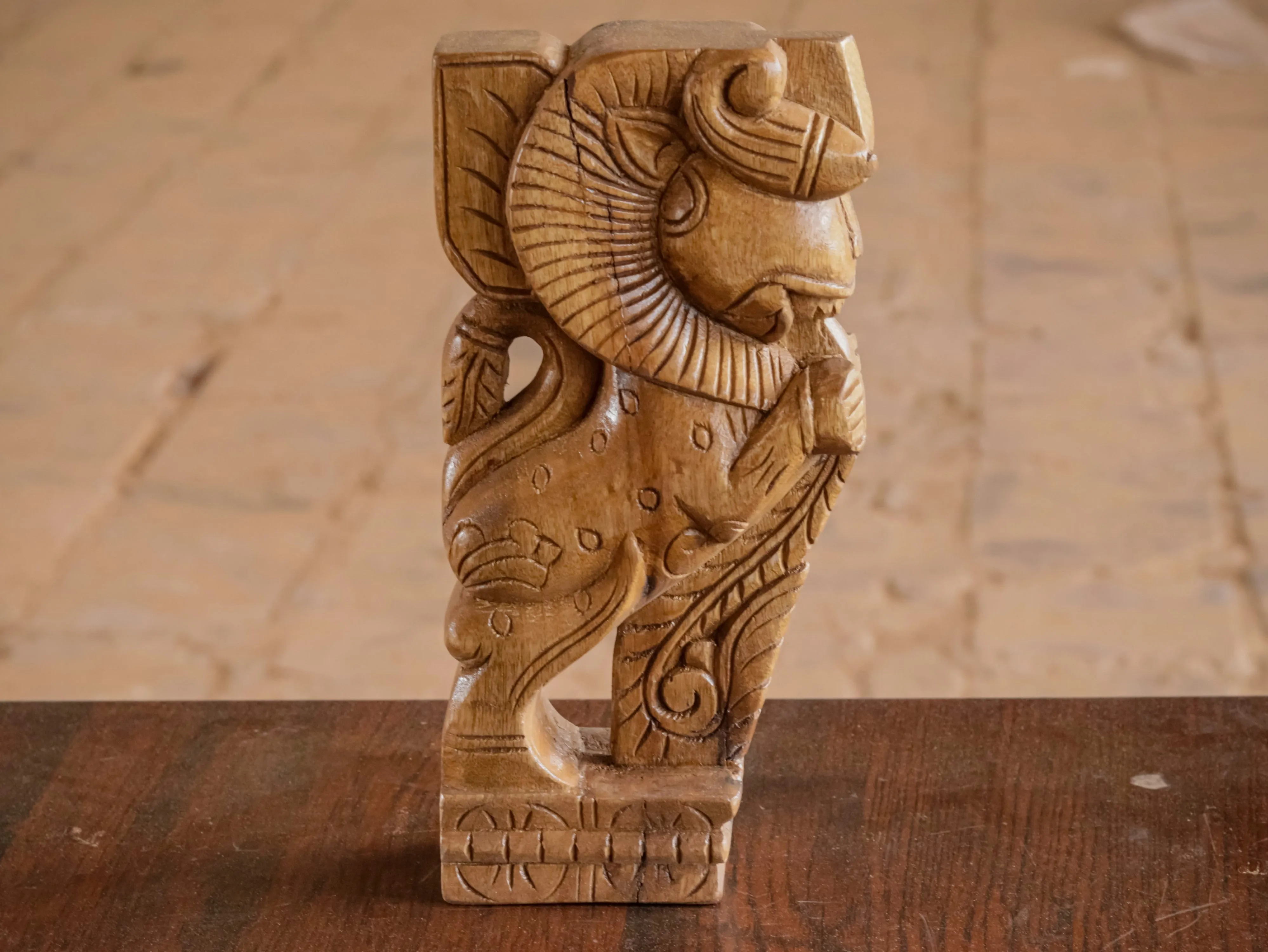 Solid wood Detailed Carved Yali Door Bracket